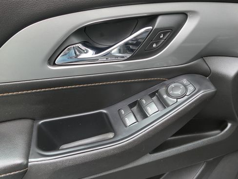 Used 2021 Chevrolet Traverse LS FWD image 14