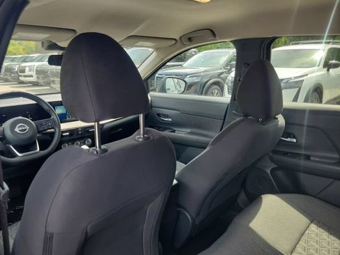 Used 2025 Nissan Kicks SV FWD image 7