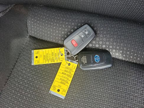 Used 2020 Toyota Prius LE AWD/4WD image 26