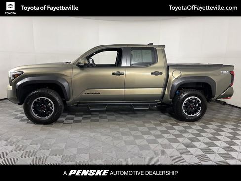 Certified 2025 Toyota Tacoma TRD Off-Road image 2