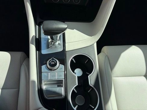 Used 2025 Genesis G70 2.5T image 23