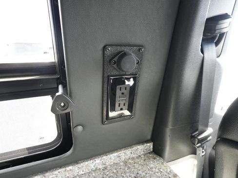 Used 2022 Mercedes-Benz Sprinter 2500 image 19