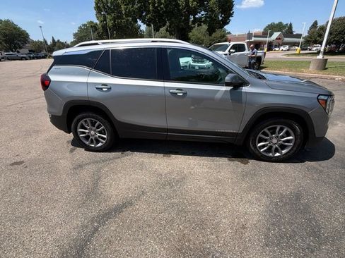 Used 2024 GMC Terrain SLT AWD/4WD image 6