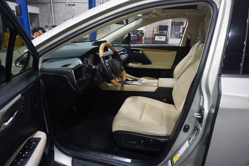 Used 2021 Lexus RX 350L FWD w/ Premium Package image 2
