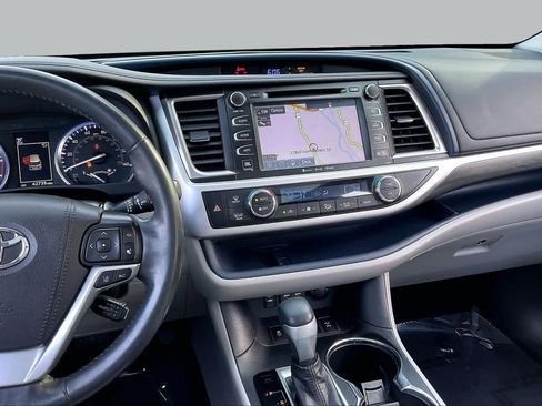 Used 2019 Toyota Highlander Limited Platinum AWD/4WD image 6