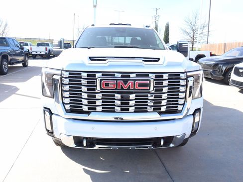 New 2026 GMC Sierra 2500 Denali w/ Denali Reserve Package image 12