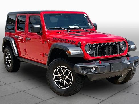 Used 2024 Jeep Wrangler Unlimited Rubicon w/ Convenience Group AWD/4WD image 3