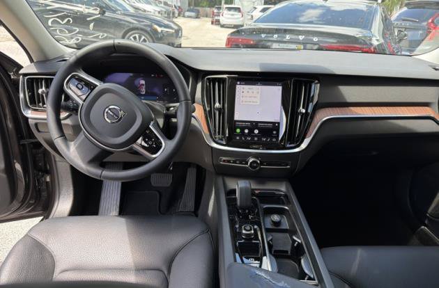 Used 2024 Volvo S60 B5 Plus FWD image 4