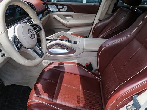 Used 2021 Mercedes-Benz Maybach GLS 600 4MATIC image 5