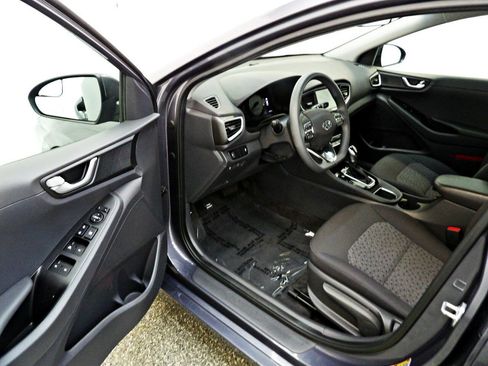 Used 2018 Hyundai Ioniq Blue FWD image 10