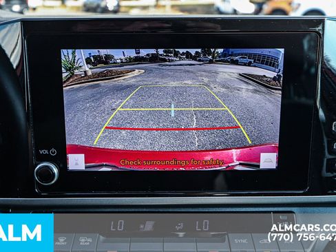 Used 2025 Toyota Camry SE image 39