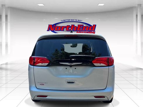 Used 2023 Chrysler Voyager LX FWD image 6