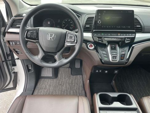 Used 2025 Honda Odyssey Touring image 14