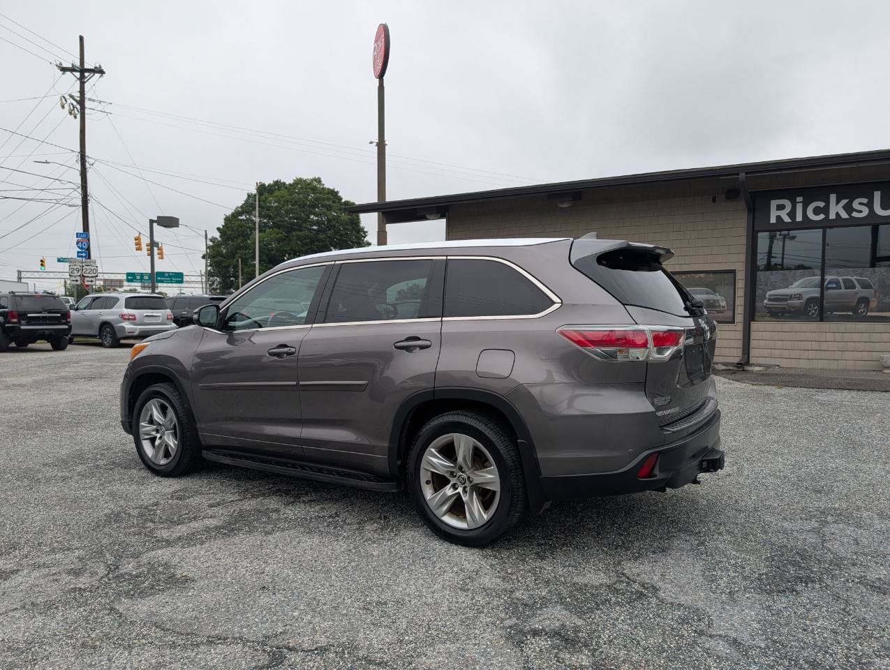 Used 2016 Toyota Highlander Limited FWD image 7