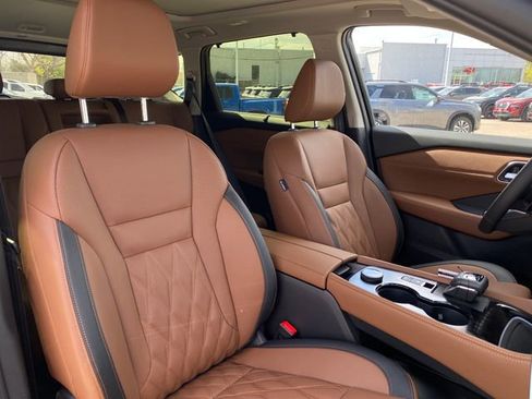 New 2026 Nissan Rogue Platinum image 9