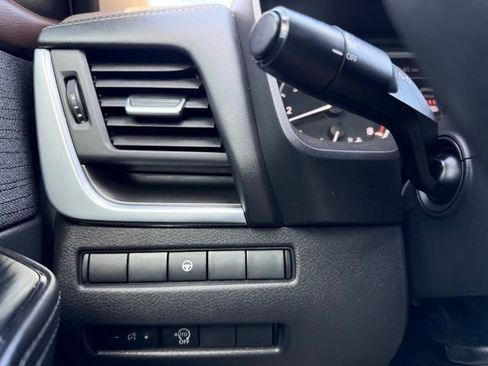 Used 2023 Nissan Rogue SV image 20