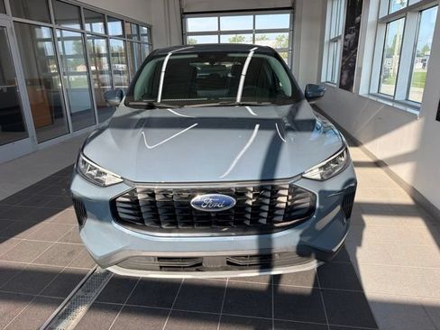 Certified 2023 Ford Escape Active w/ Tech Pack #2 AWD/4WD image 2