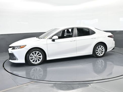 Used 2024 Toyota Camry LE image 2