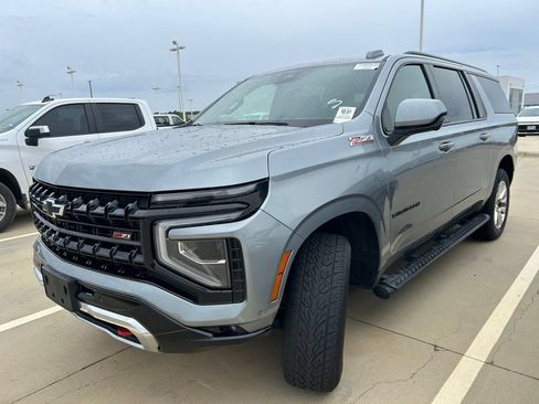 Used 2025 Chevrolet Suburban Z71 AWD/4WD image 14