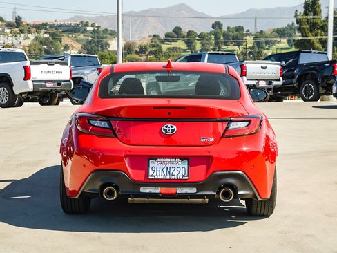 Used 2023 Toyota GR86 RWD image 6