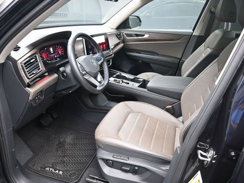 Used 2025 Volkswagen Atlas SEL image 18