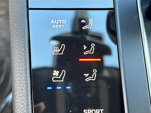 Used 2023 Porsche Macan S image 20