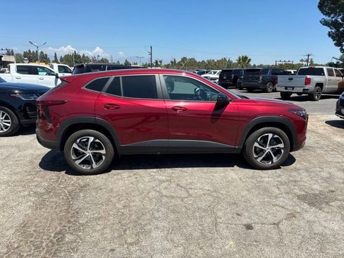 Used 2024 Chevrolet Trax RS w/ Driver Confidence Package FWD image 4