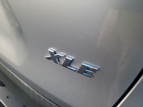 Used 2020 Toyota RAV4 XLE Premium FWD image 10