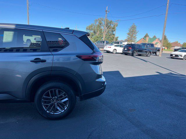 Used 2024 Nissan Rogue S AWD/4WD image 6