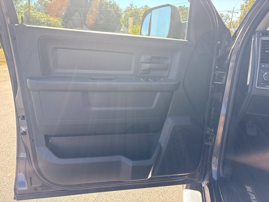 Used 2017 RAM 2500 Tradesman w/ Chrome Appearance Group AWD/4WD image 12