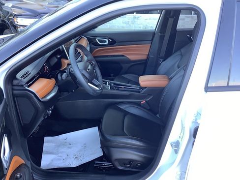 Certified 2024 Jeep Compass Limited image 10