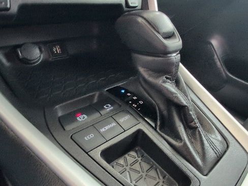 Used 2024 Toyota RAV4 XLE image 32