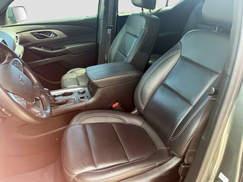 Used 2023 Chevrolet Traverse LT w/ LT Premium Package AWD/4WD image 22