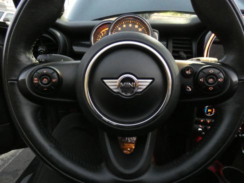 Used 2018 MINI Cooper S image 23