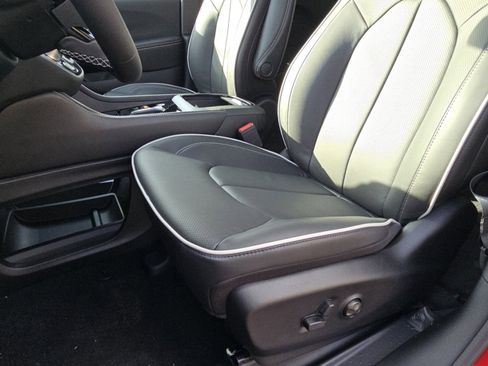 New 2026 Chrysler Pacifica Limited image 16