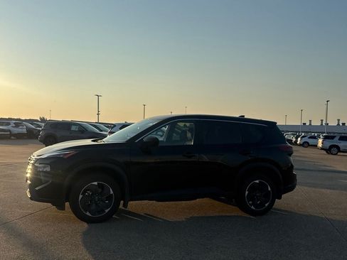 Certified 2024 Nissan Rogue SV FWD image 13