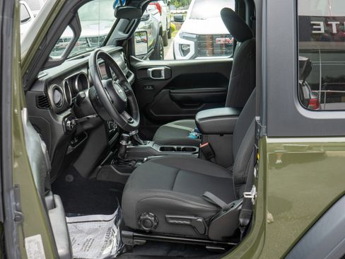 Used 2022 Jeep Wrangler Sport AWD/4WD image 29