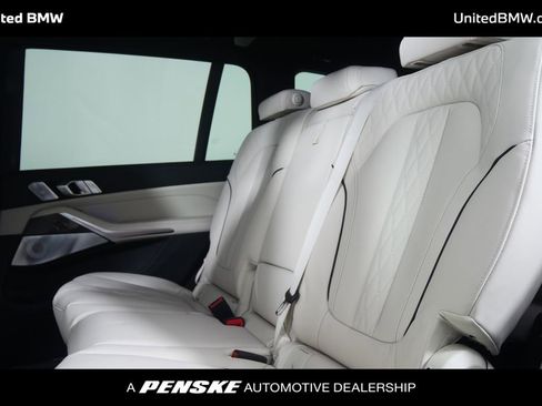New 2026 BMW X7 M60i image 16