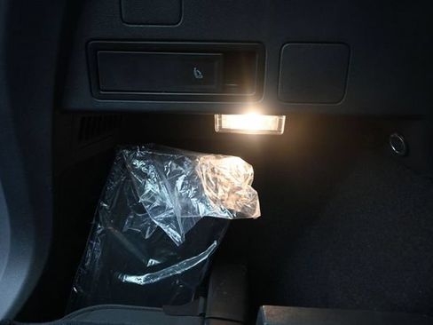 Used 2020 Volkswagen Tiguan SEL FWD image 26