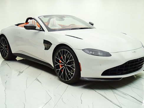Used 2023 Aston Martin V8 Vantage Roadster RWD image 17