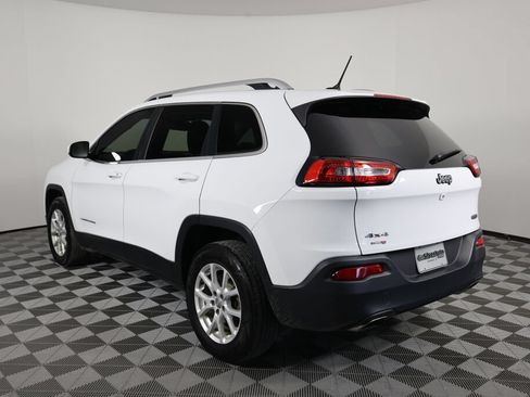 Used 2015 Jeep Cherokee Latitude w/ Cold Weather Group AWD/4WD image 4