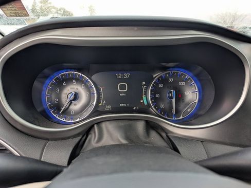 Used 2024 Chrysler Pacifica Touring-L image 20