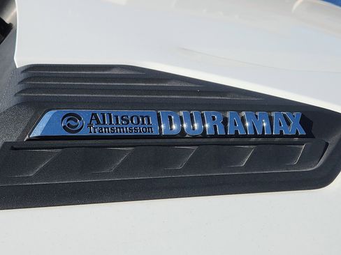 Used 2024 Chevrolet Silverado 2500 LT image 9