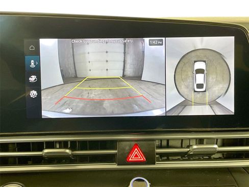 Used 2024 Hyundai Elantra Limited FWD image 6