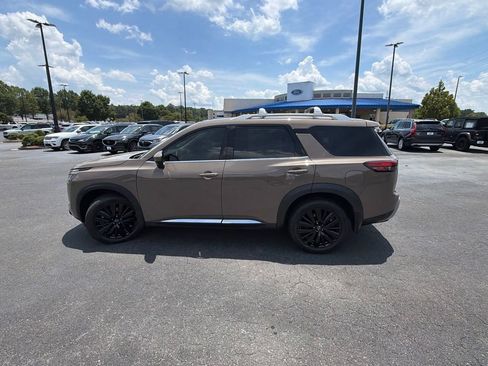 Used 2023 Nissan Pathfinder Platinum AWD/4WD image 27