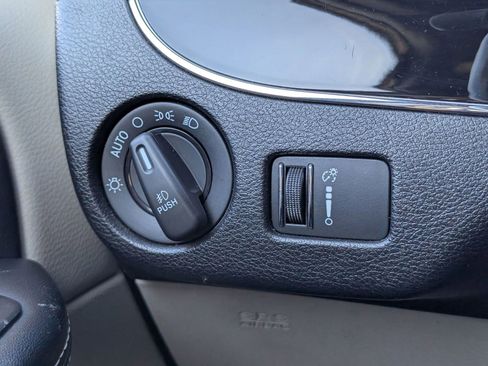 Used 2019 Dodge Grand Caravan SXT image 13