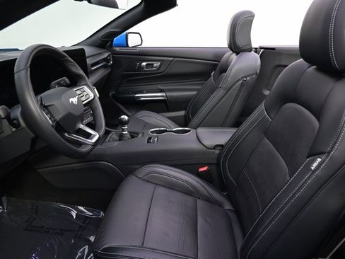 Used 2025 Ford Mustang GT Premium RWD image 17