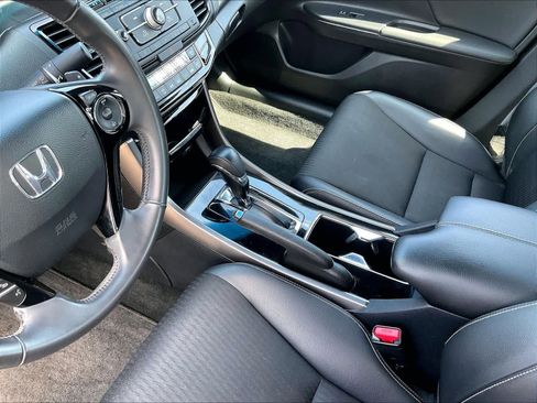 Used 2017 Honda Accord Sport image 20