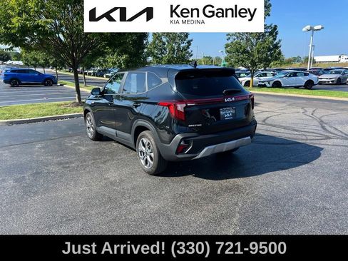 Used 2024 Kia Seltos LX AWD/4WD image 7