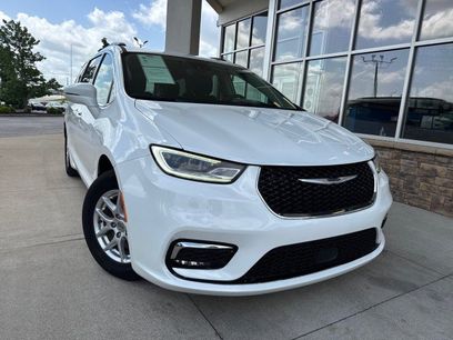 Used 2022 Chrysler Pacifica Touring-L